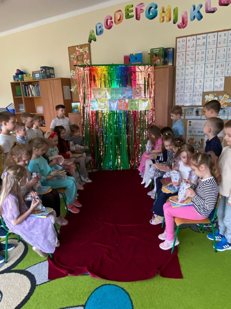 Dzień Kobiet w grupie ''Pszczółki''