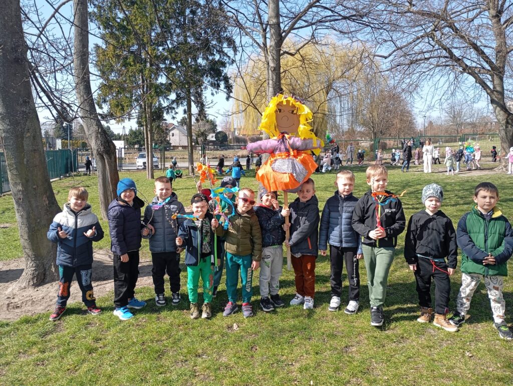 ''Pochód z Marzanną'' grupa ''Motylki''