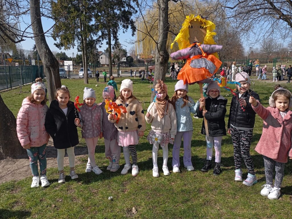 ''Pochód z Marzanną'' grupa ''Motylki''
