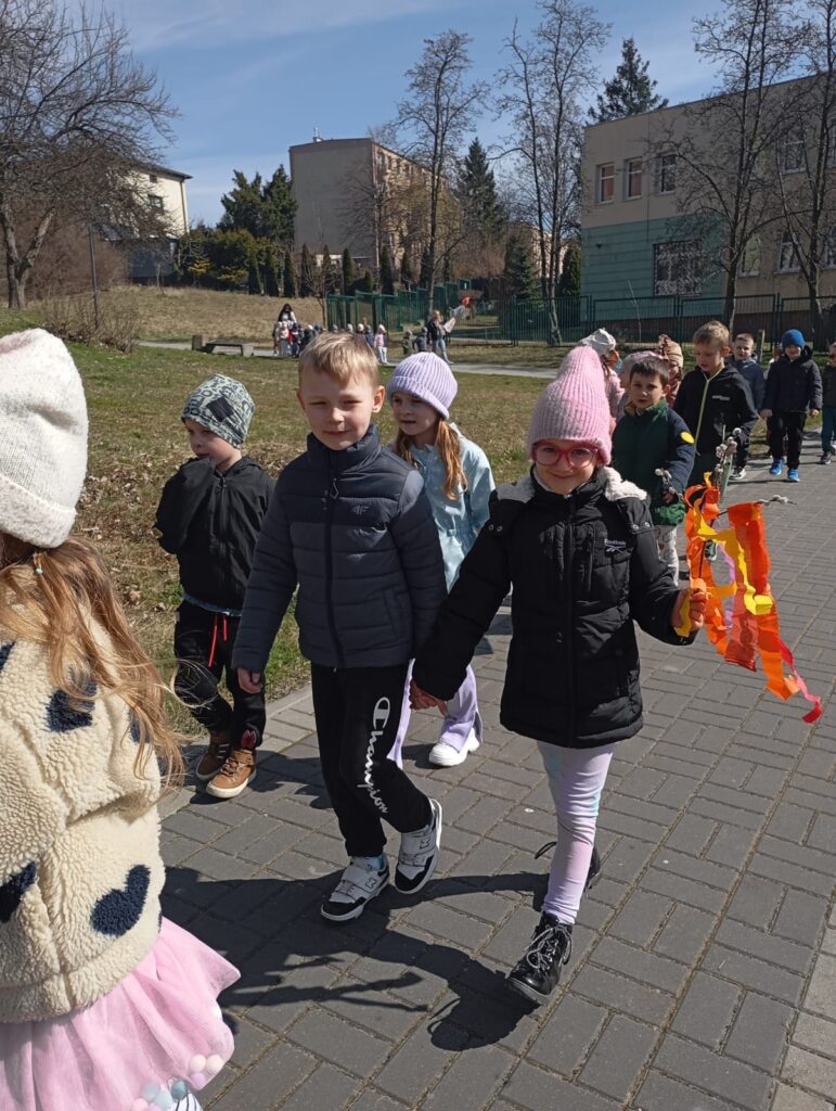 ''Pochód z Marzanną'' grupa ''Motylki''