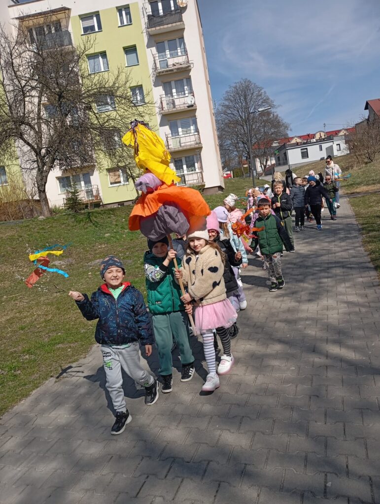 ''Pochód z Marzanną'' grupa ''Motylki''
