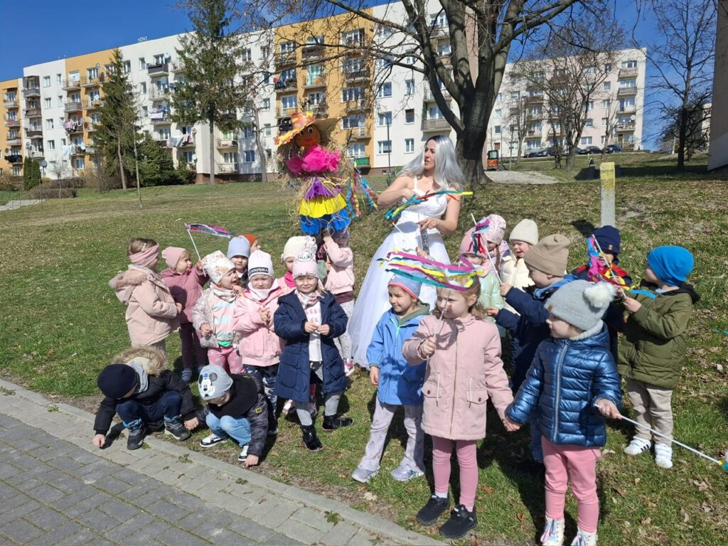 ''Powitanie wiosny'' grupa ''Papużki''