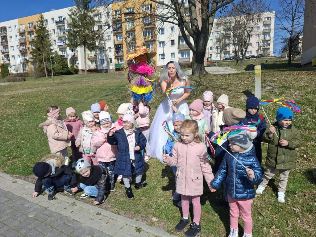''Powitanie wiosny'' grupa ''Papużki''