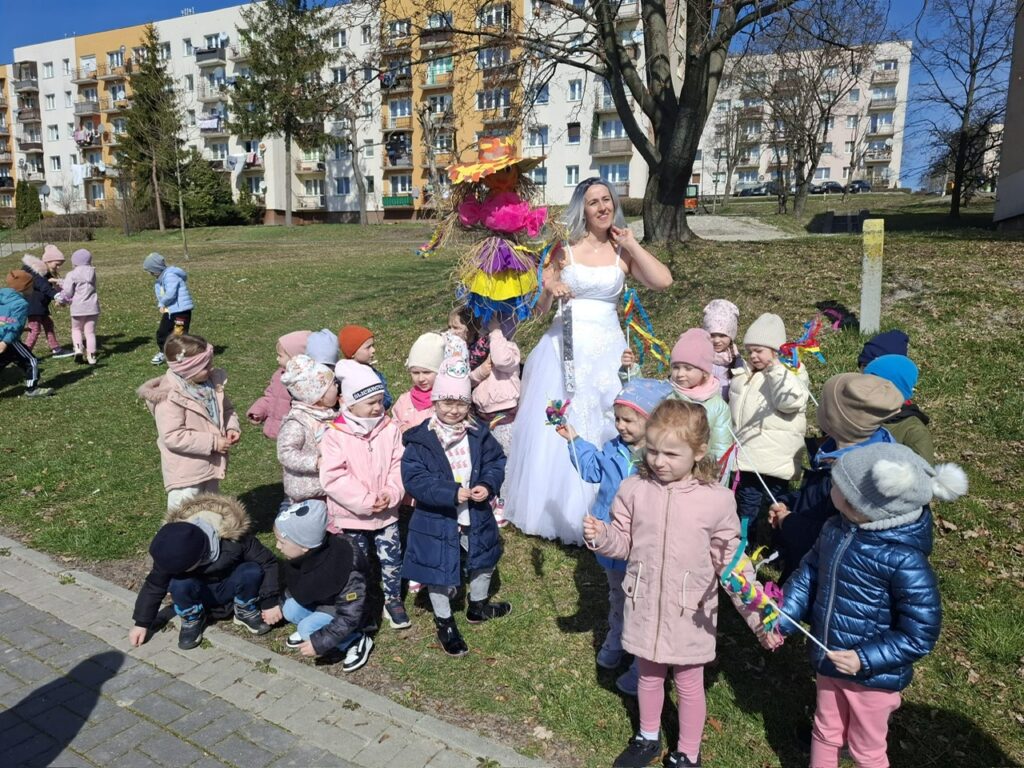 ''Powitanie wiosny'' grupa ''Papużki''