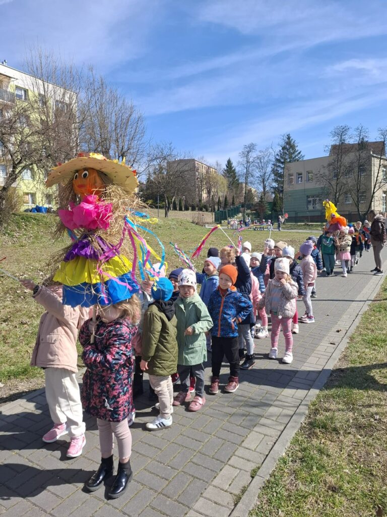 ''Powitanie wiosny'' grupa ''Papużki''