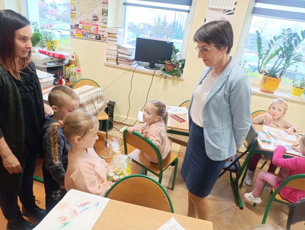 MIĘDZYNARODOWY DZIEŃ KSIĄŻKI DLA DZIECI - WYCIECZKA DO PEDAGOGICZNEJ BIBLIOTEKI W BUSKU - ZDROJU