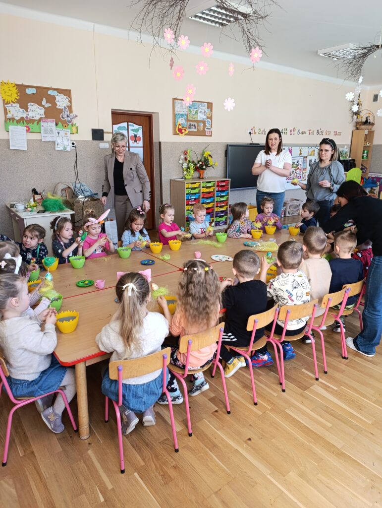 WARSZTATY WIELKANOCNE W GRUPIE BIEDRONKI