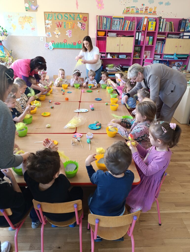 WARSZTATY WIELKANOCNE W GRUPIE BIEDRONKI
