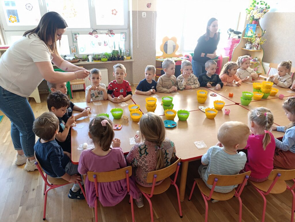 WARSZTATY WIELKANOCNE W GRUPIE BIEDRONKI