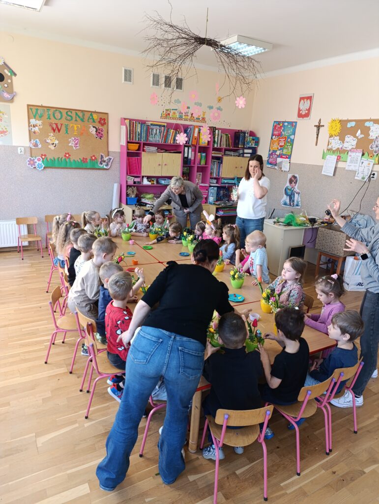 WARSZTATY WIELKANOCNE W GRUPIE BIEDRONKI