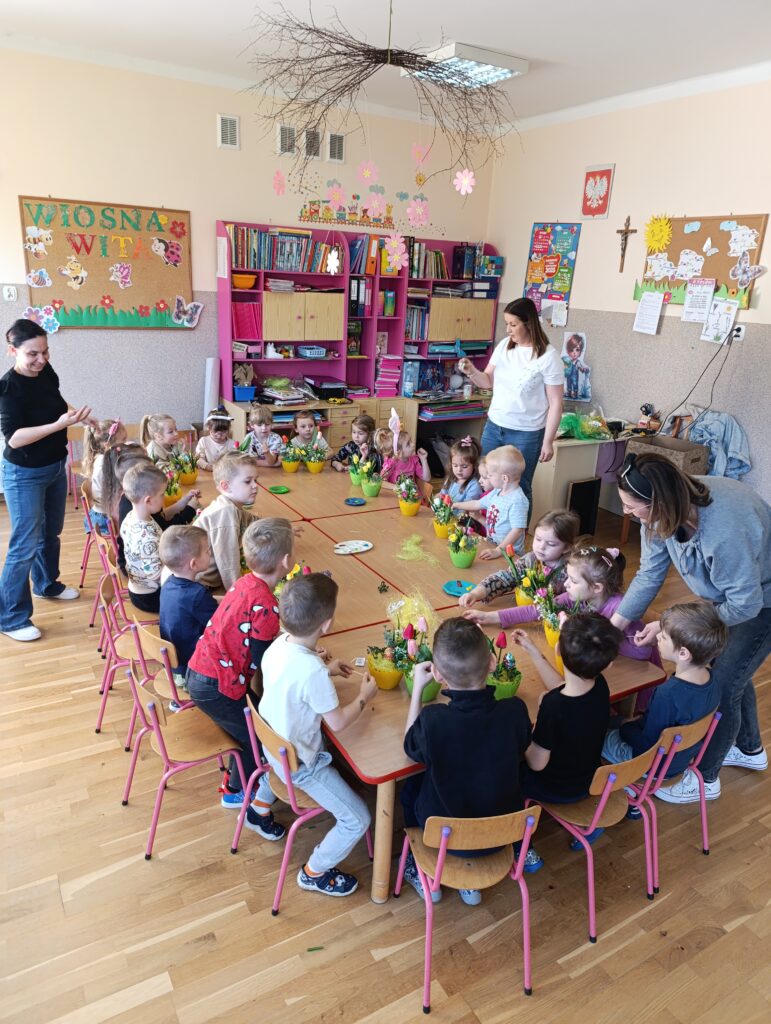 WARSZTATY WIELKANOCNE W GRUPIE BIEDRONKI