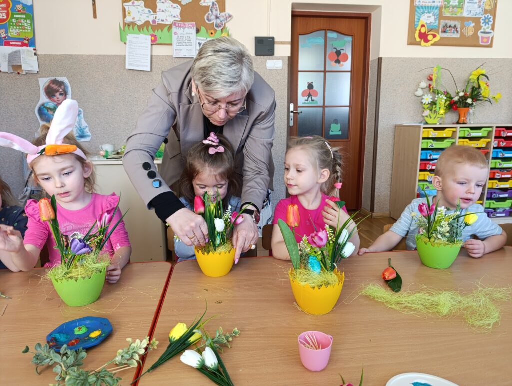 WARSZTATY WIELKANOCNE W GRUPIE BIEDRONKI