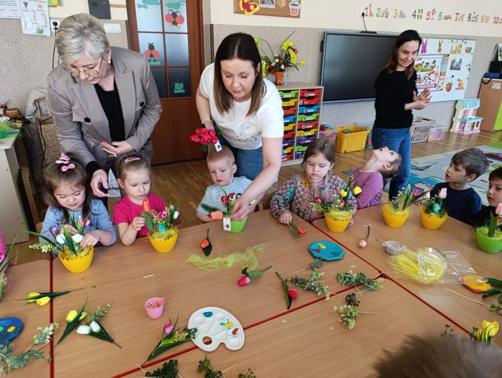 WARSZTATY WIELKANOCNE W GRUPIE BIEDRONKI
