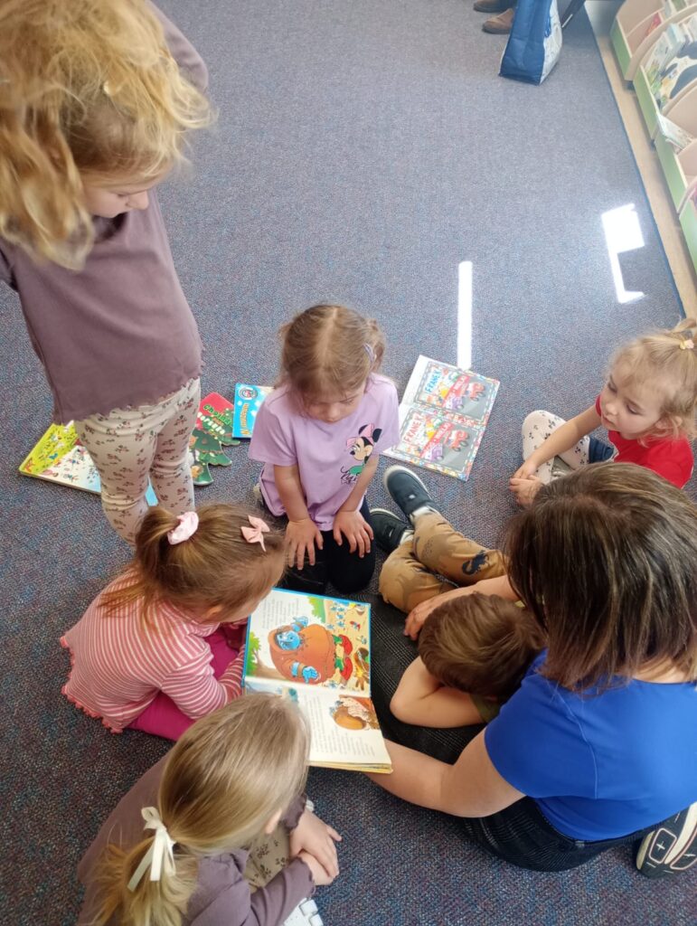 BIEDRONKI Z WIZYTĄ W MIEJSKO - GMINEJ BIBLIOTECE PUBLICZNEJ W BUSKU - ZDROJU