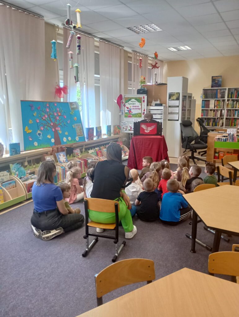 BIEDRONKI Z WIZYTĄ W MIEJSKO - GMINEJ BIBLIOTECE PUBLICZNEJ W BUSKU - ZDROJU
