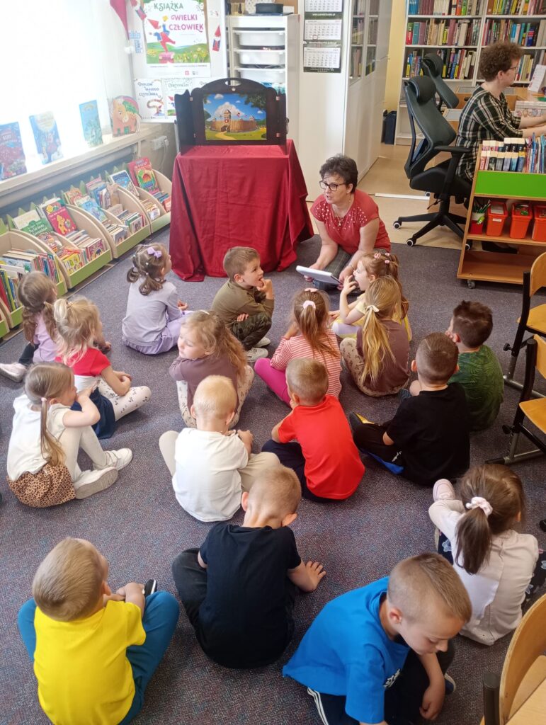 BIEDRONKI Z WIZYTĄ W MIEJSKO - GMINEJ BIBLIOTECE PUBLICZNEJ W BUSKU - ZDROJU