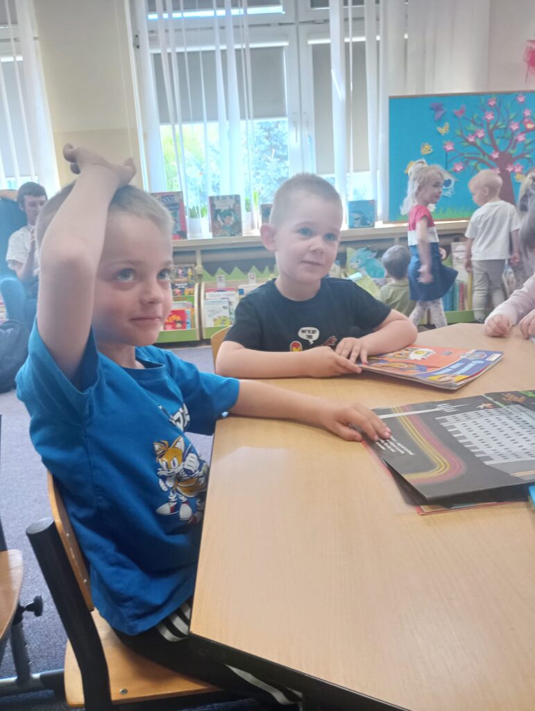 BIEDRONKI Z WIZYTĄ W MIEJSKO - GMINEJ BIBLIOTECE PUBLICZNEJ W BUSKU - ZDROJU