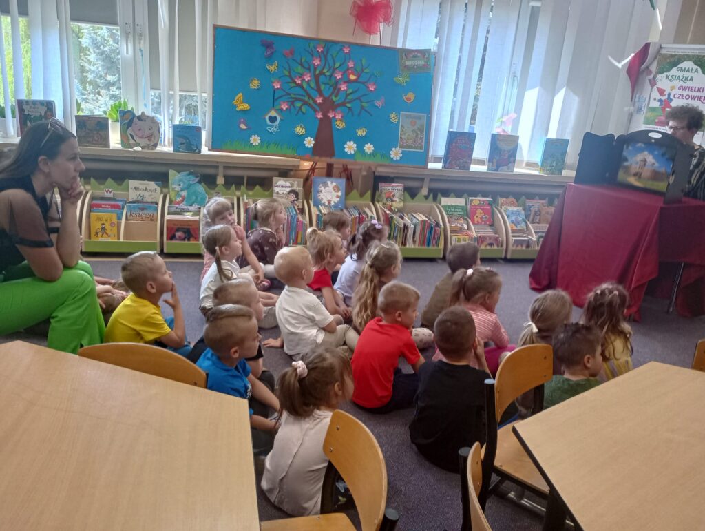BIEDRONKI Z WIZYTĄ W MIEJSKO - GMINEJ BIBLIOTECE PUBLICZNEJ W BUSKU - ZDROJU