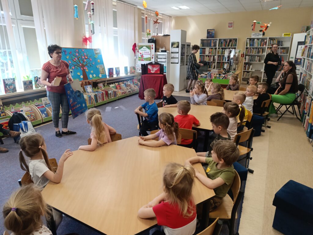 BIEDRONKI Z WIZYTĄ W MIEJSKO - GMINEJ BIBLIOTECE PUBLICZNEJ W BUSKU - ZDROJU