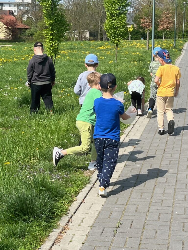 '' Dzień Ziemi '' w grupie ''Pszczółki''