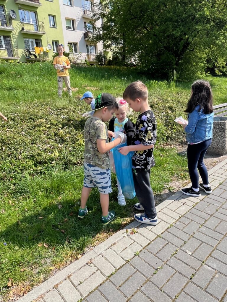 '' Dzień Ziemi '' w grupie ''Pszczółki''