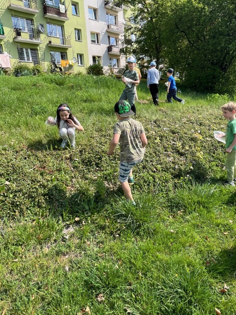 '' Dzień Ziemi '' w grupie ''Pszczółki''