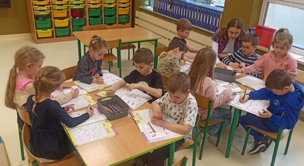 Zajęcia, gry i zabawy na co dzień w grupie ''Tygryski''