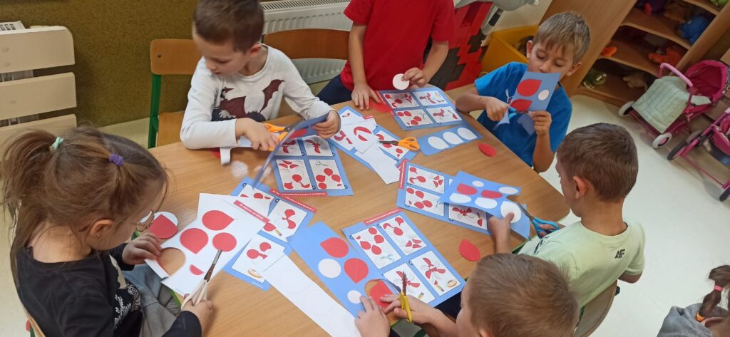 Zajęcia, gry i zabawy na co dzień w grupie ''Tygryski''