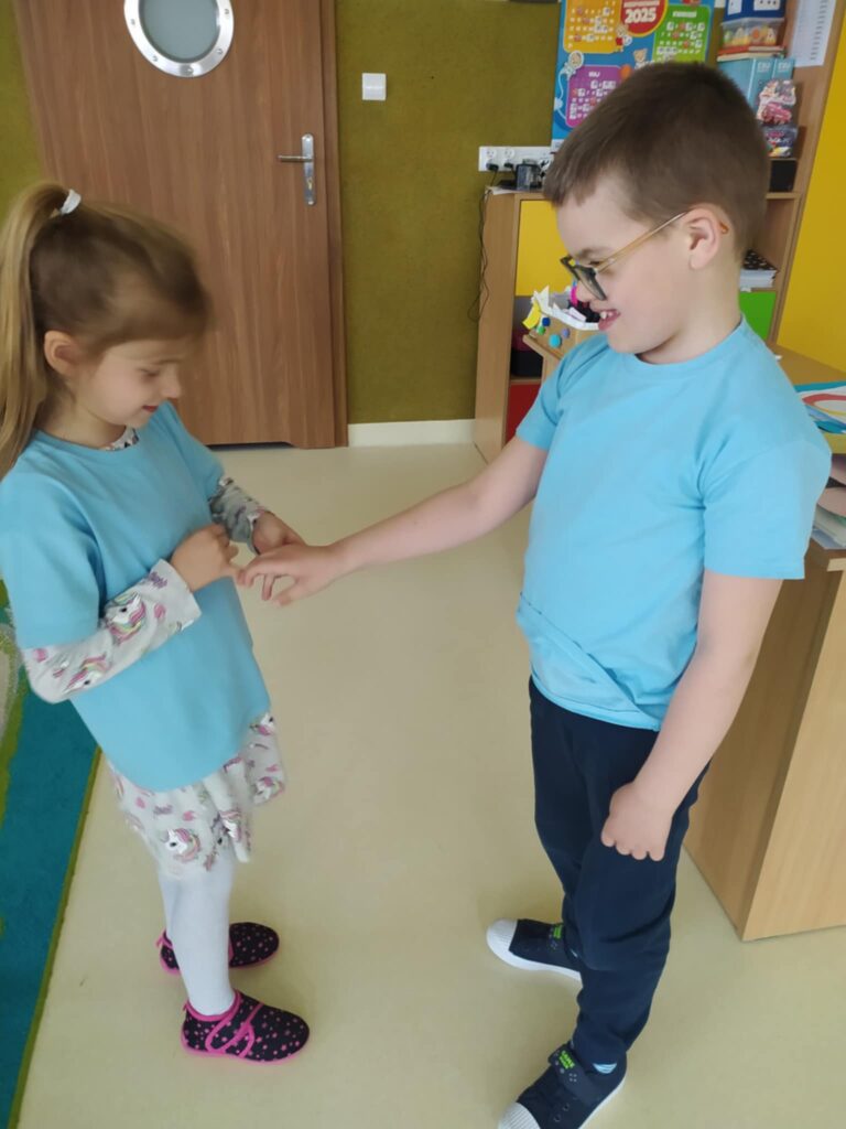 Zaświeć się na niebiesko dla autyzmu grupa ''Tygryski''