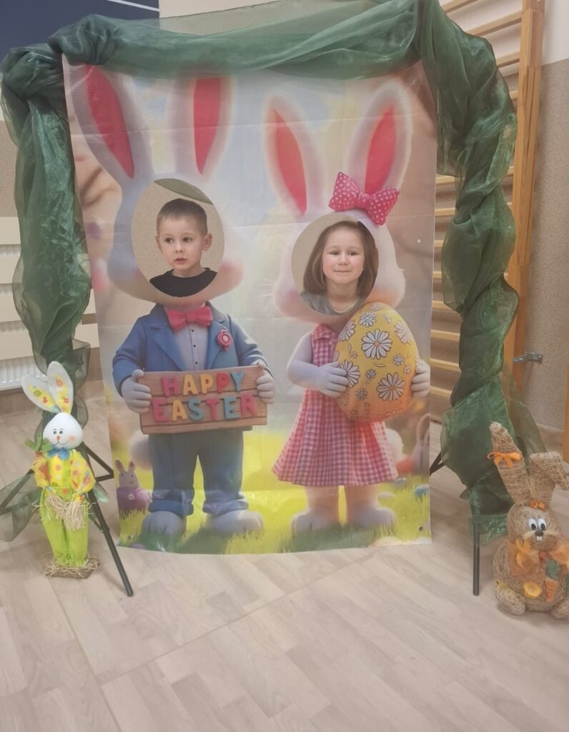 Wesołych Świąt Wielkanocnych ! grupa ''Papużki''