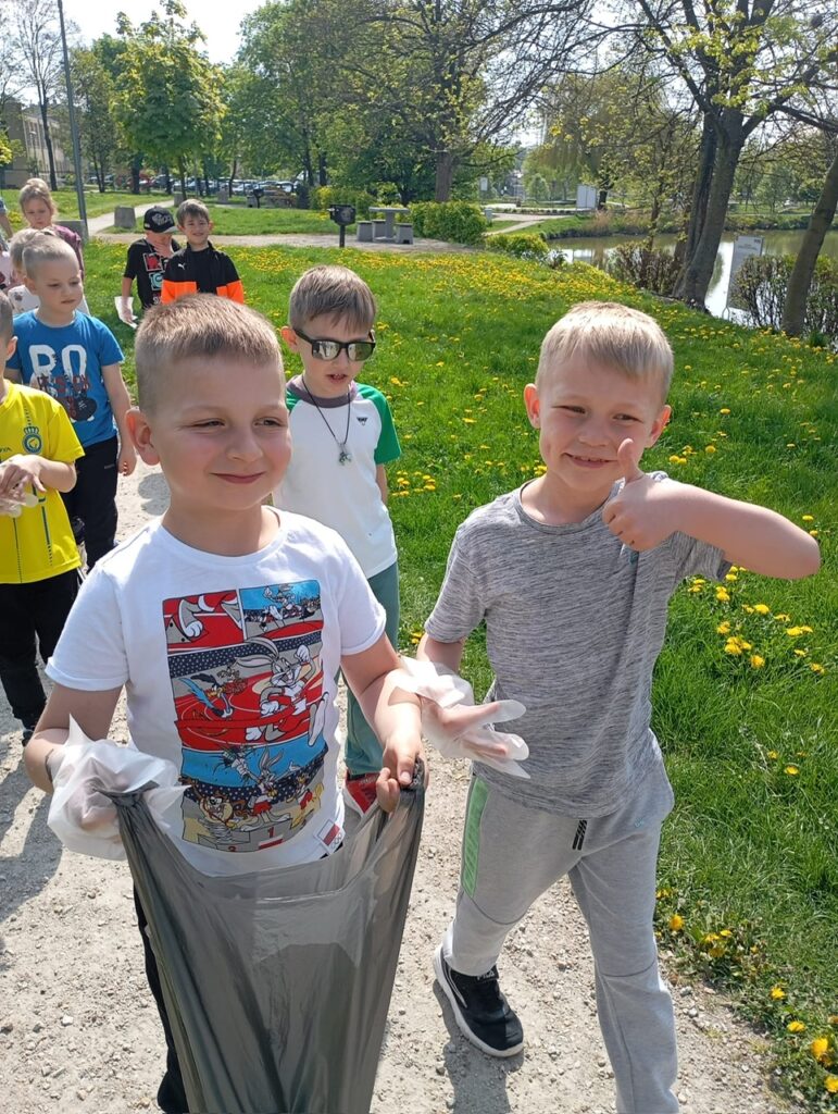 ''Dzień Ziemi'' grupa ''Motylki''