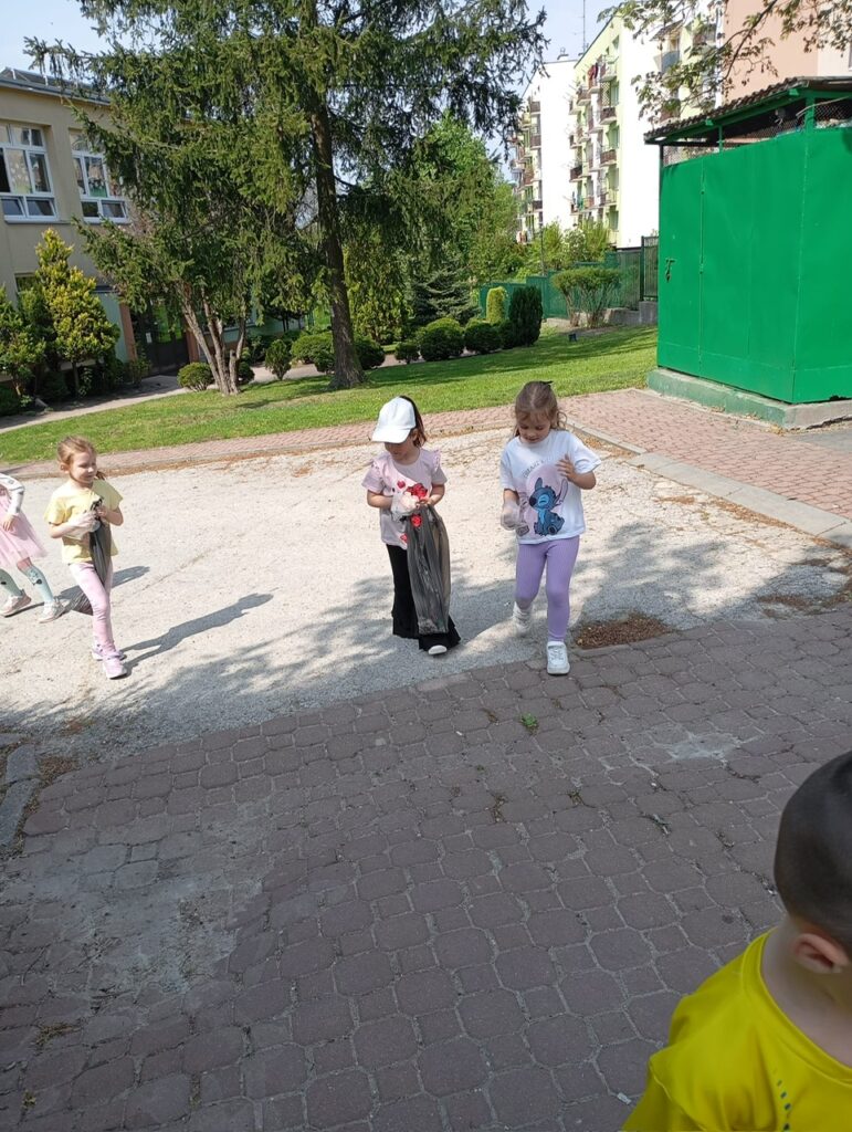 ''Dzień Ziemi'' grupa ''Motylki''