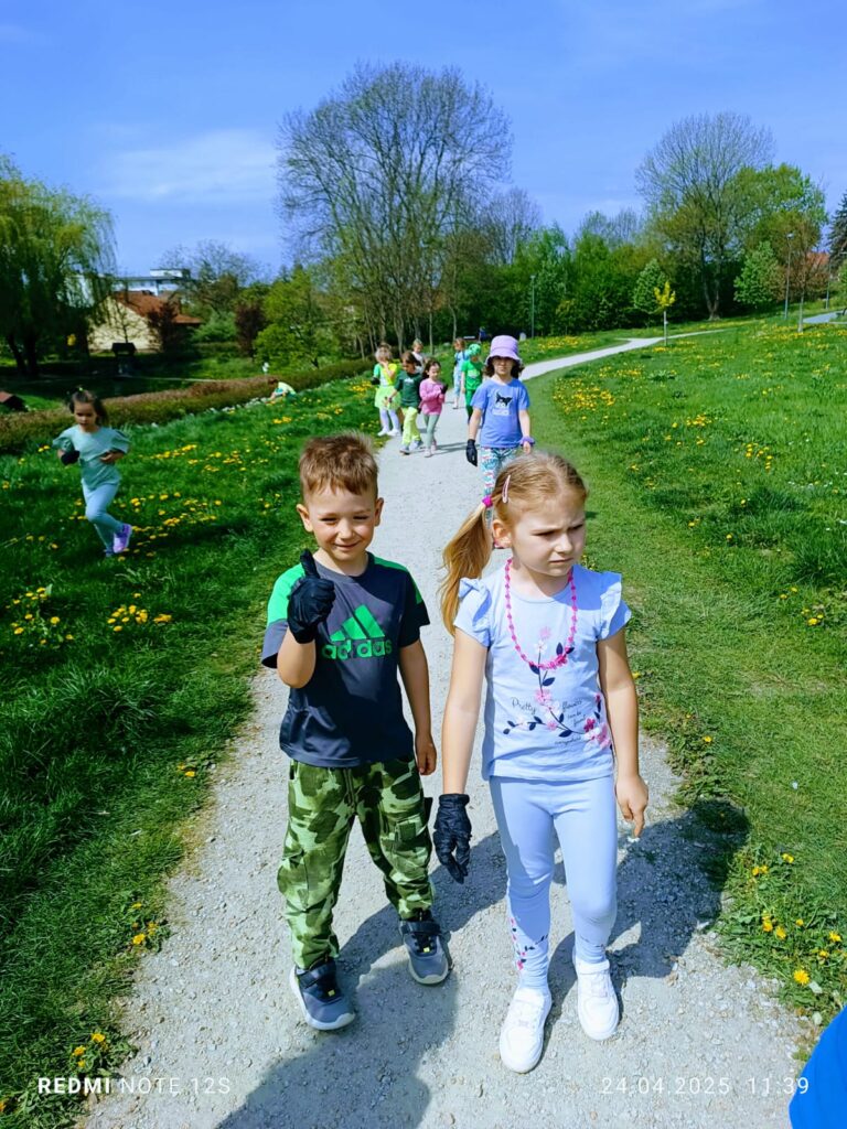 ''Dzień Ziemi''  w grupie ''Żyrafek''