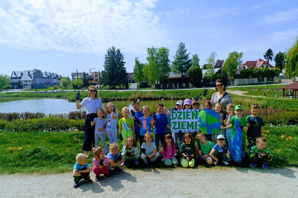 ''Dzień Ziemi''  w grupie ''Żyrafek''