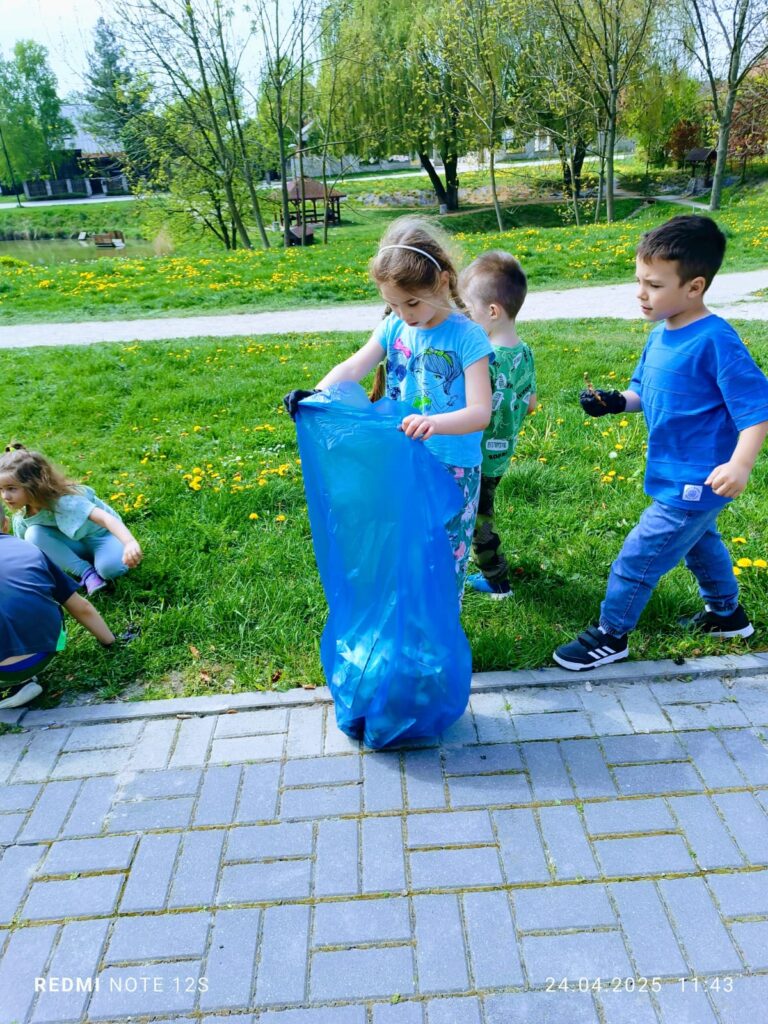 ''Dzień Ziemi''  w grupie ''Żyrafek''