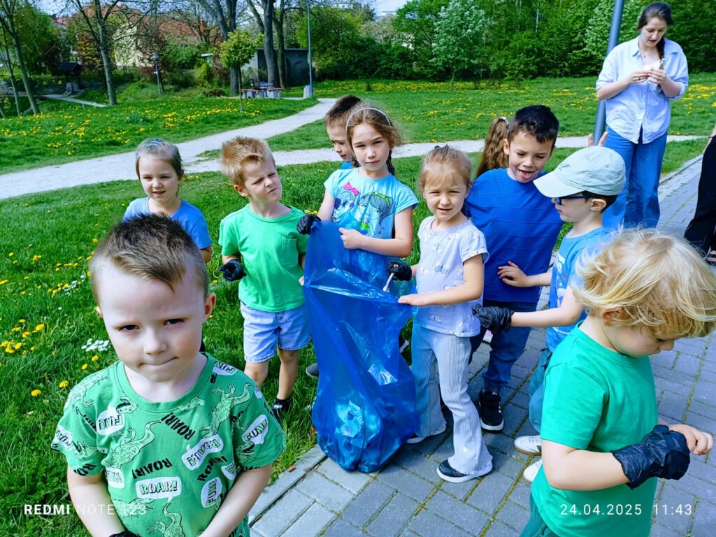 ''Dzień Ziemi''  w grupie ''Żyrafek''