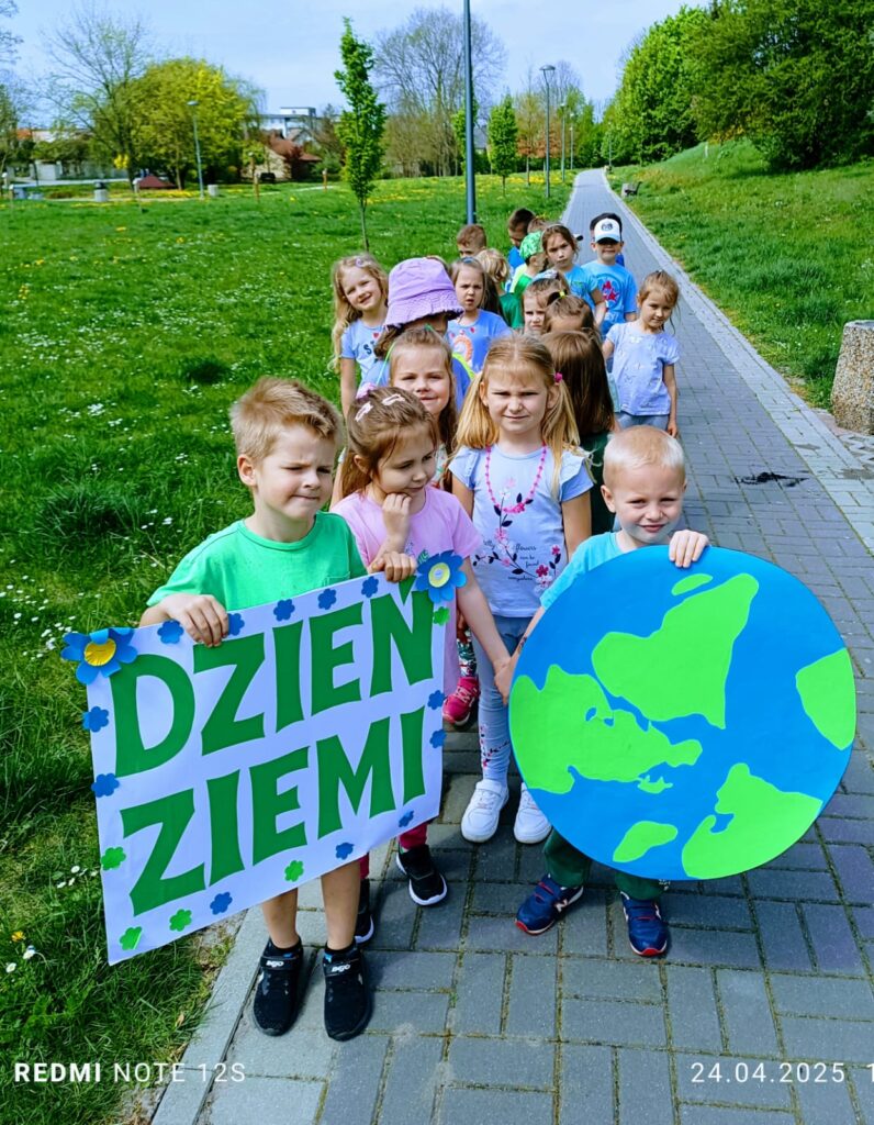 ''Dzień Ziemi''  w grupie ''Żyrafek''