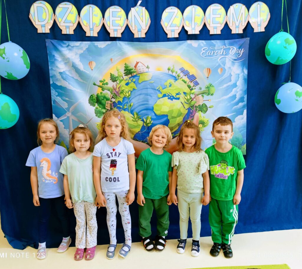 ''Dzień Ziemi''  w grupie ''Żyrafek''