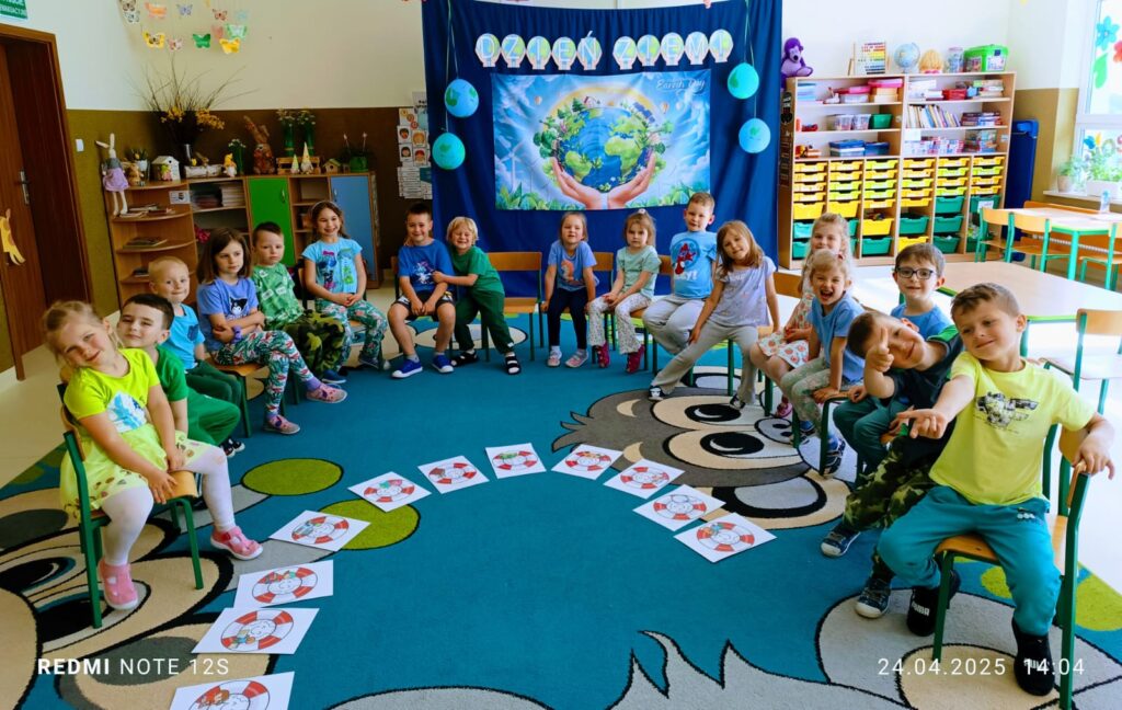 ''Dzień Ziemi''  w grupie ''Żyrafek''