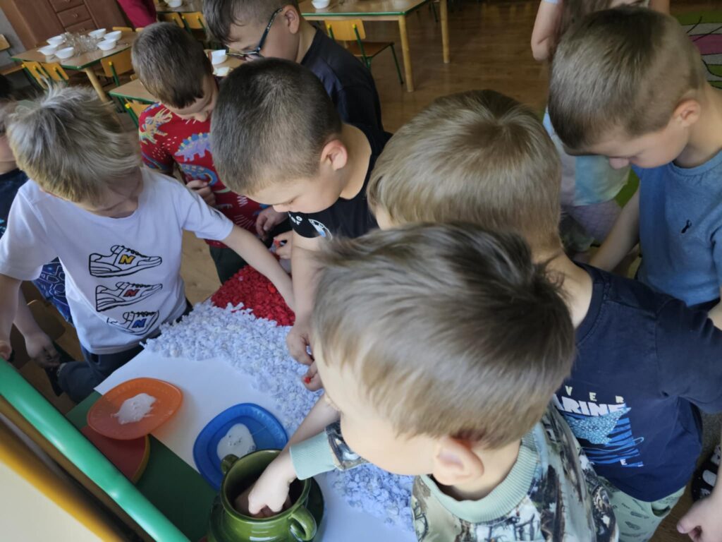 Święta Majowe w grupie ''Pszczółki''