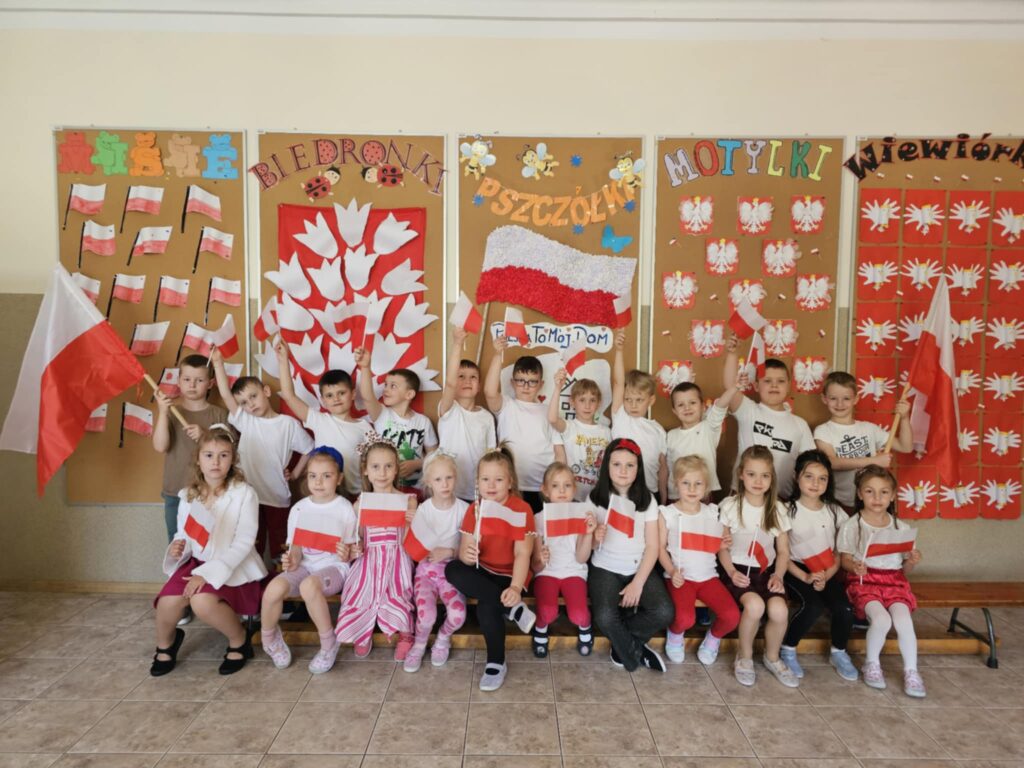 Święta Majowe w grupie ''Pszczółki''