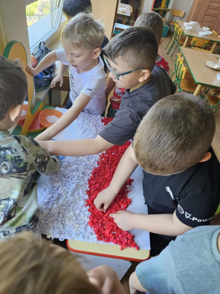 Święta Majowe w grupie ''Pszczółki''