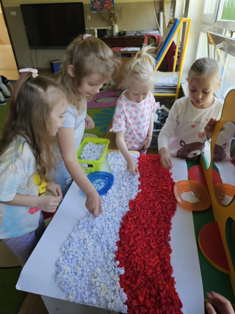 Święta Majowe w grupie ''Pszczółki''