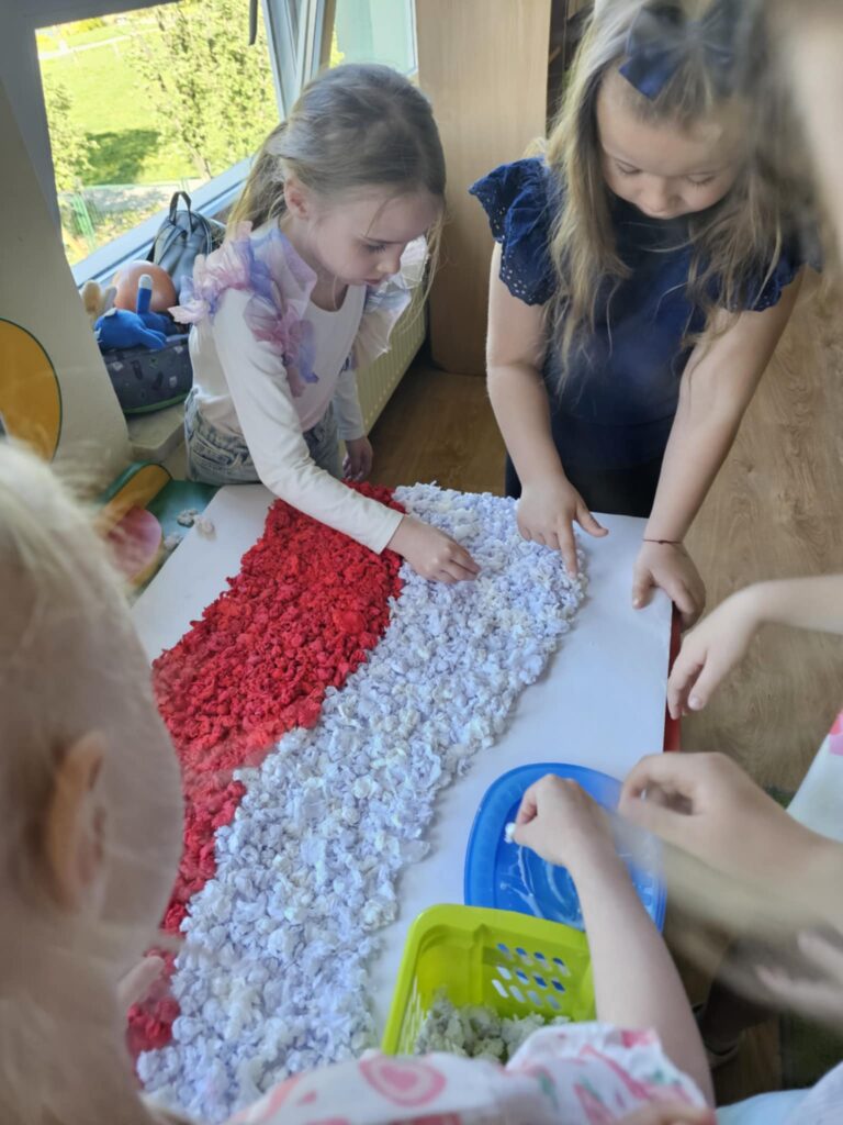 Święta Majowe w grupie ''Pszczółki''