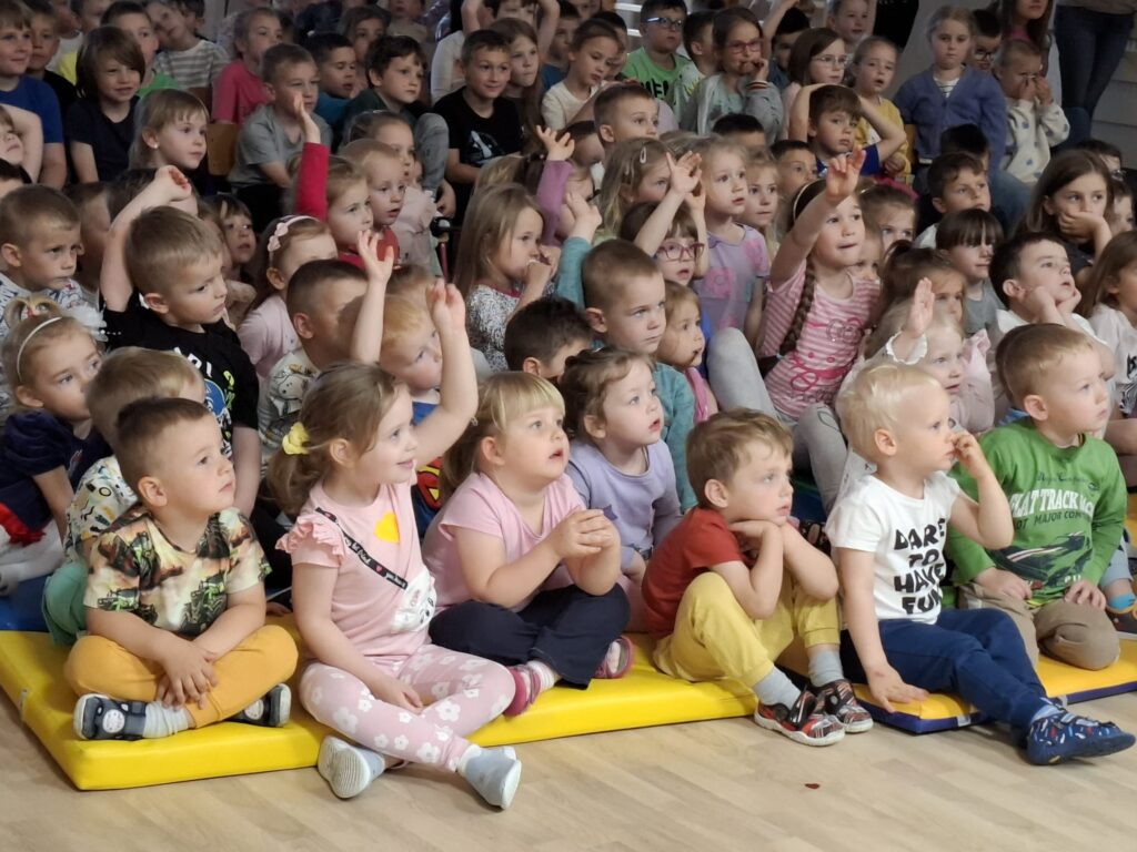 TEATRZYK PT. ,,DOKĄD POSZŁO ZDROWIE"