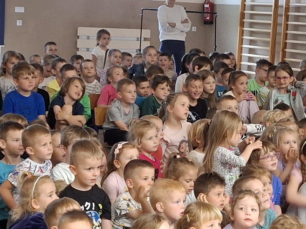 TEATRZYK PT. ,,DOKĄD POSZŁO ZDROWIE"