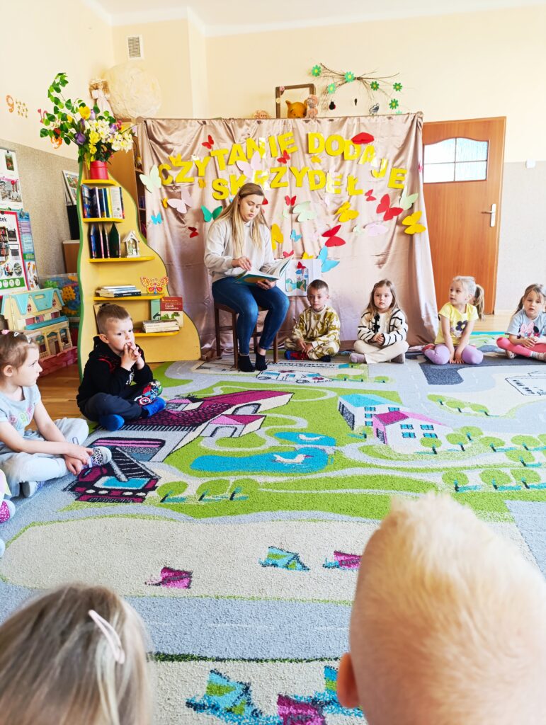 CZYTANIE DODAJE SKRZYDEŁ