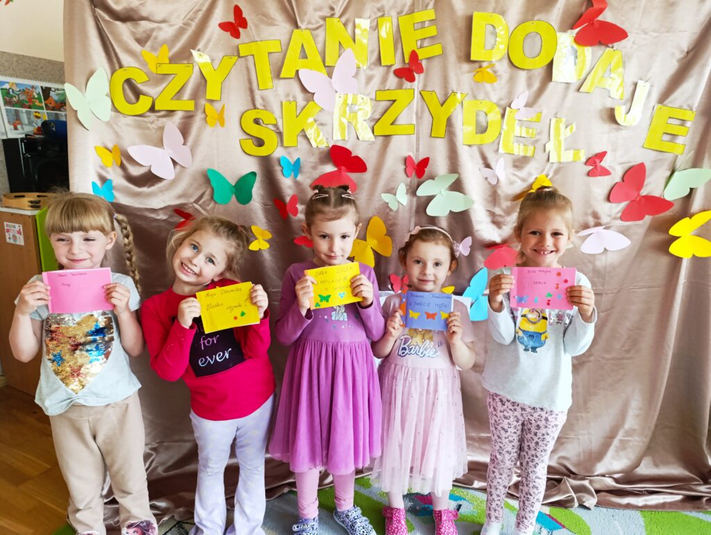 CZYTANIE DODAJE SKRZYDEŁ