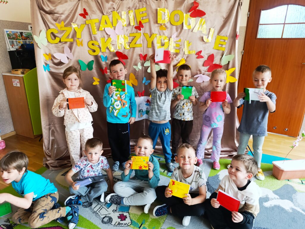 CZYTANIE DODAJE SKRZYDEŁ