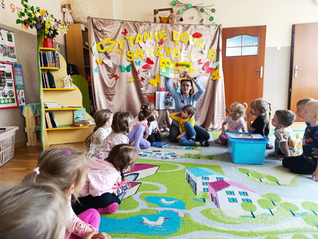 CZYTANIE DODAJE SKRZYDEŁ